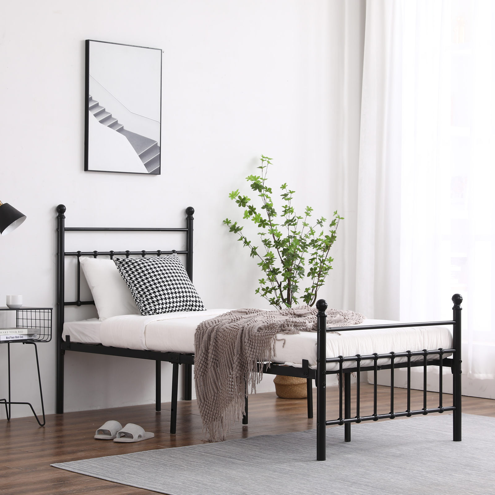 Single Layer Round Tube Vertical Strip with Ball Decoration with Bed Foot 3ft Iron Bed Black