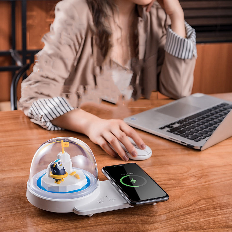 Tian Wo Three-in-one New Wireless Charging Bluetooth Speaker Desktop Astronaut Night Light Wireless Charger Wholesale