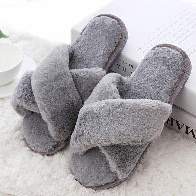 Plush and thickened warm women's slippers wear shoes outside the home